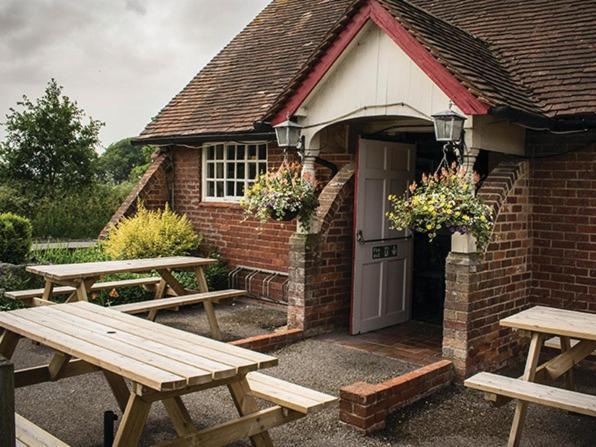 Bed and Breakfast The Walhampton Arms Лимингтон Экстерьер фото