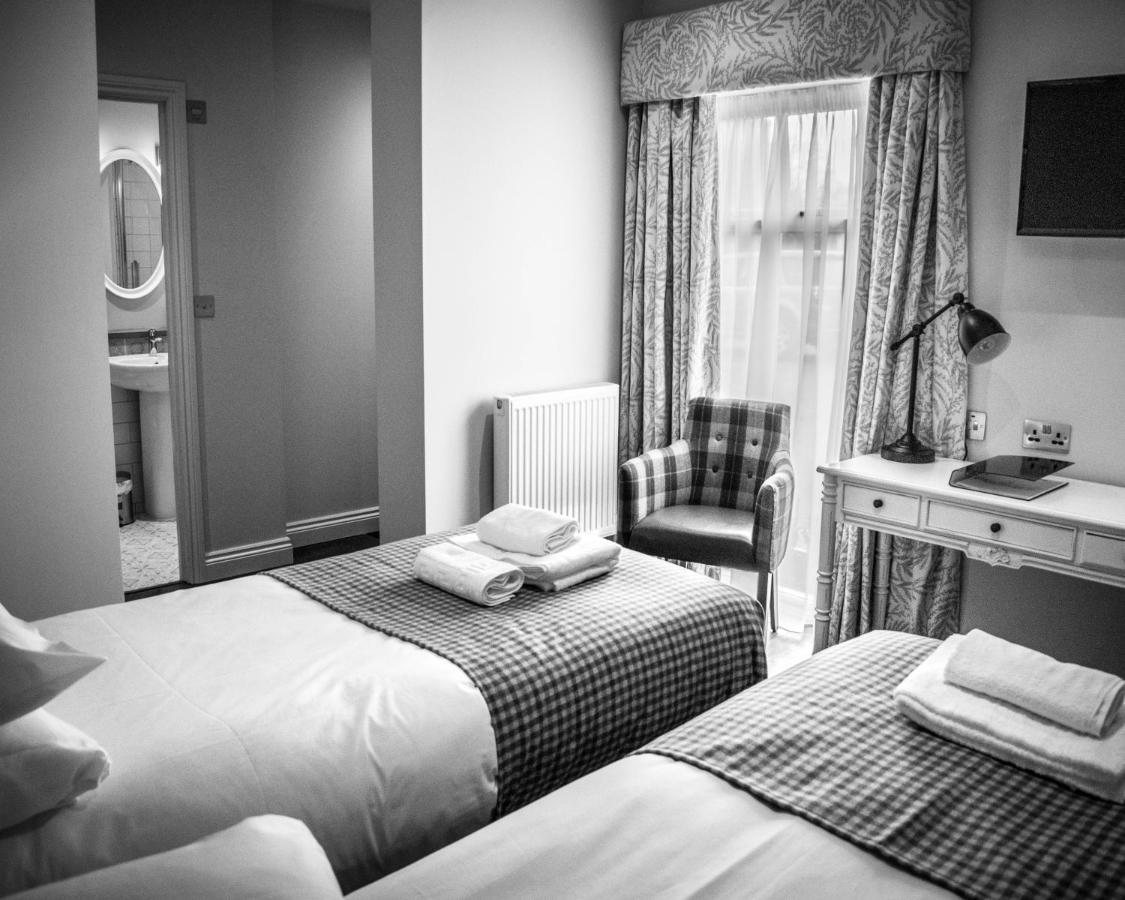 Bed and Breakfast The Walhampton Arms Лимингтон Экстерьер фото