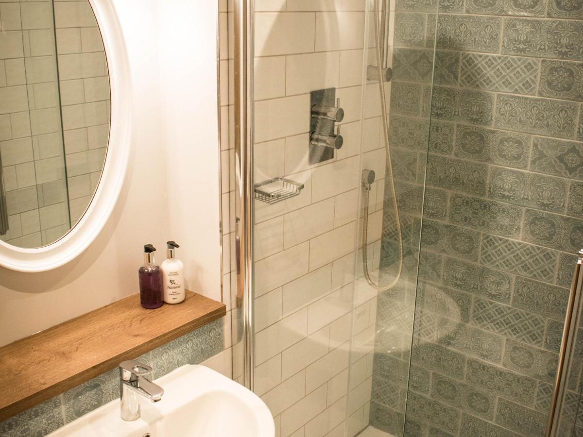 Bed and Breakfast The Walhampton Arms Лимингтон Экстерьер фото