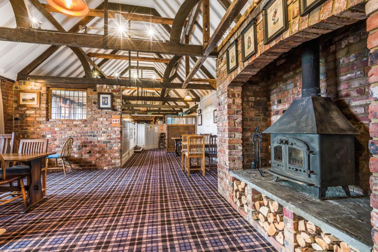 Bed and Breakfast The Walhampton Arms Лимингтон Экстерьер фото