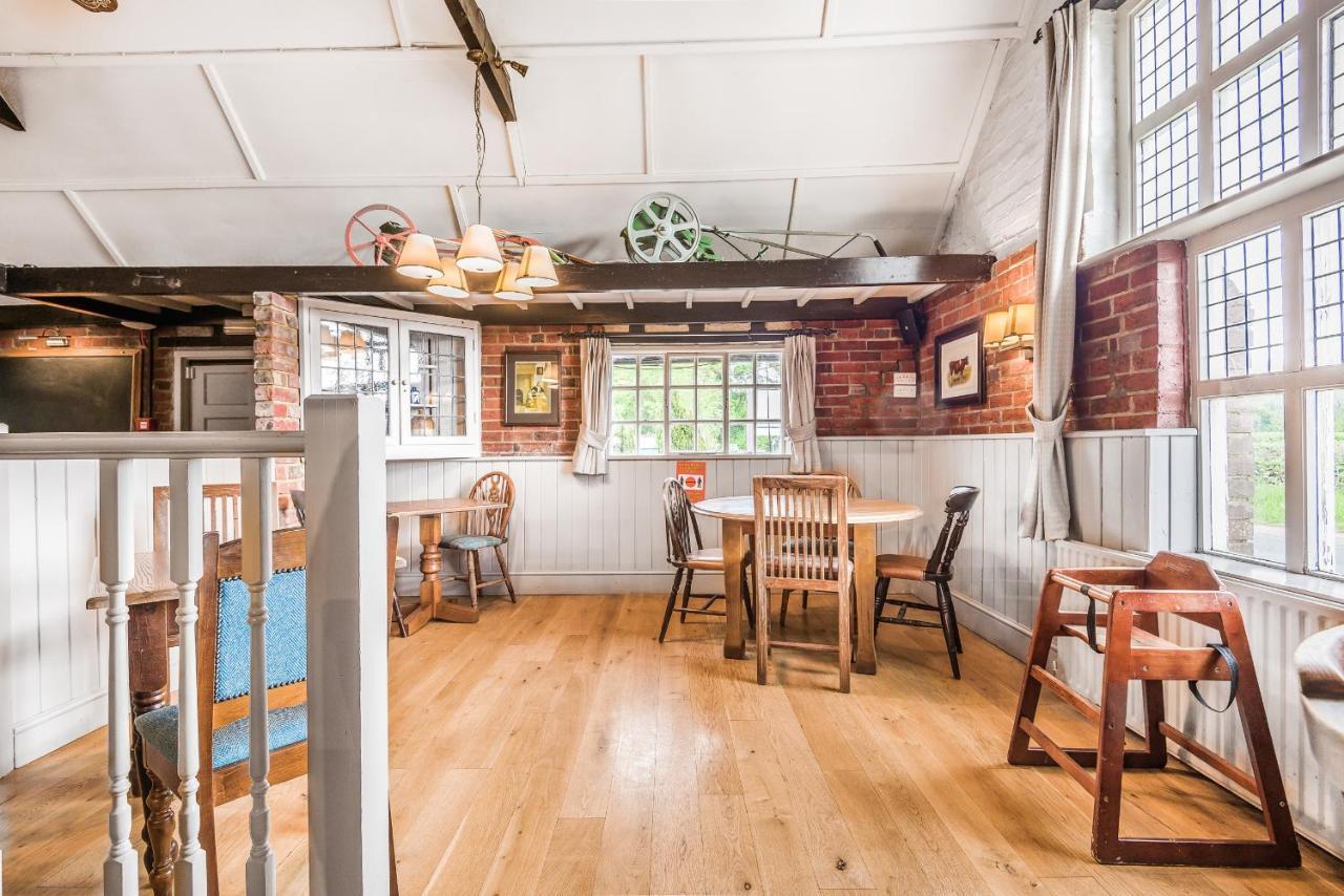 Bed and Breakfast The Walhampton Arms Лимингтон Экстерьер фото