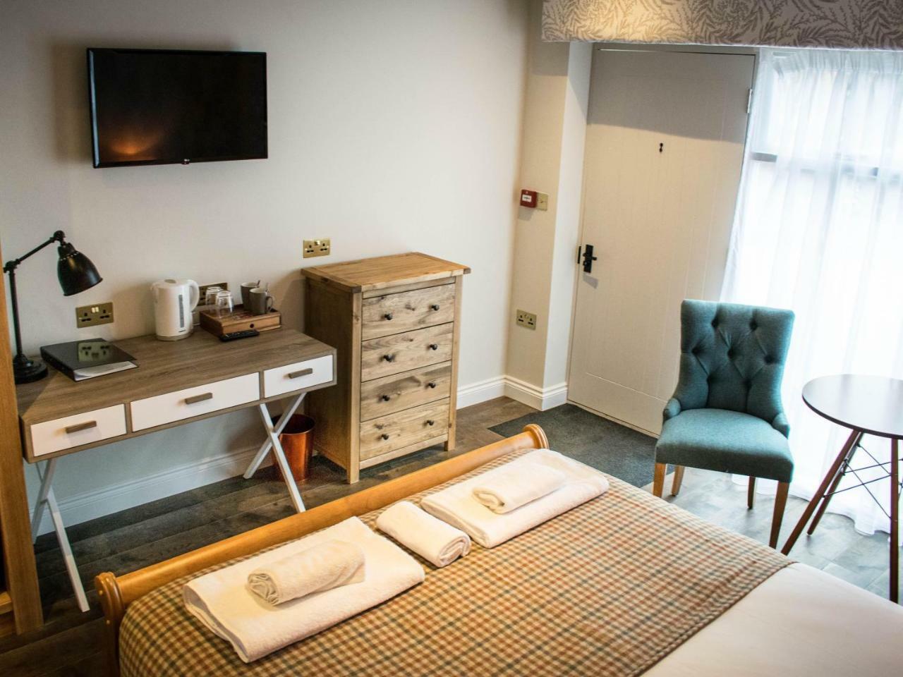 Bed and Breakfast The Walhampton Arms Лимингтон Экстерьер фото