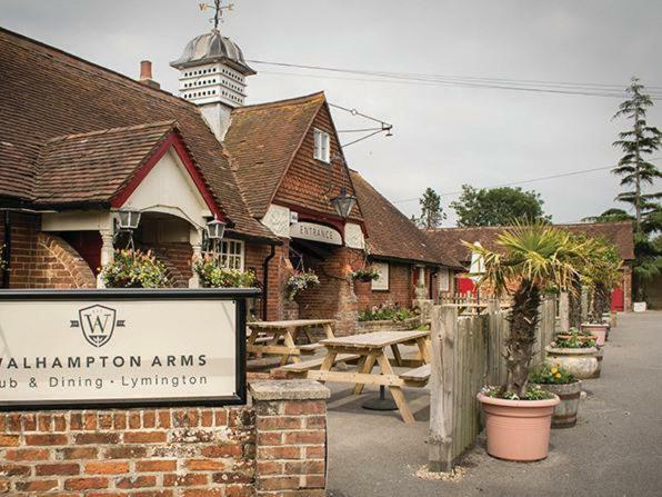 Bed and Breakfast The Walhampton Arms Лимингтон Экстерьер фото